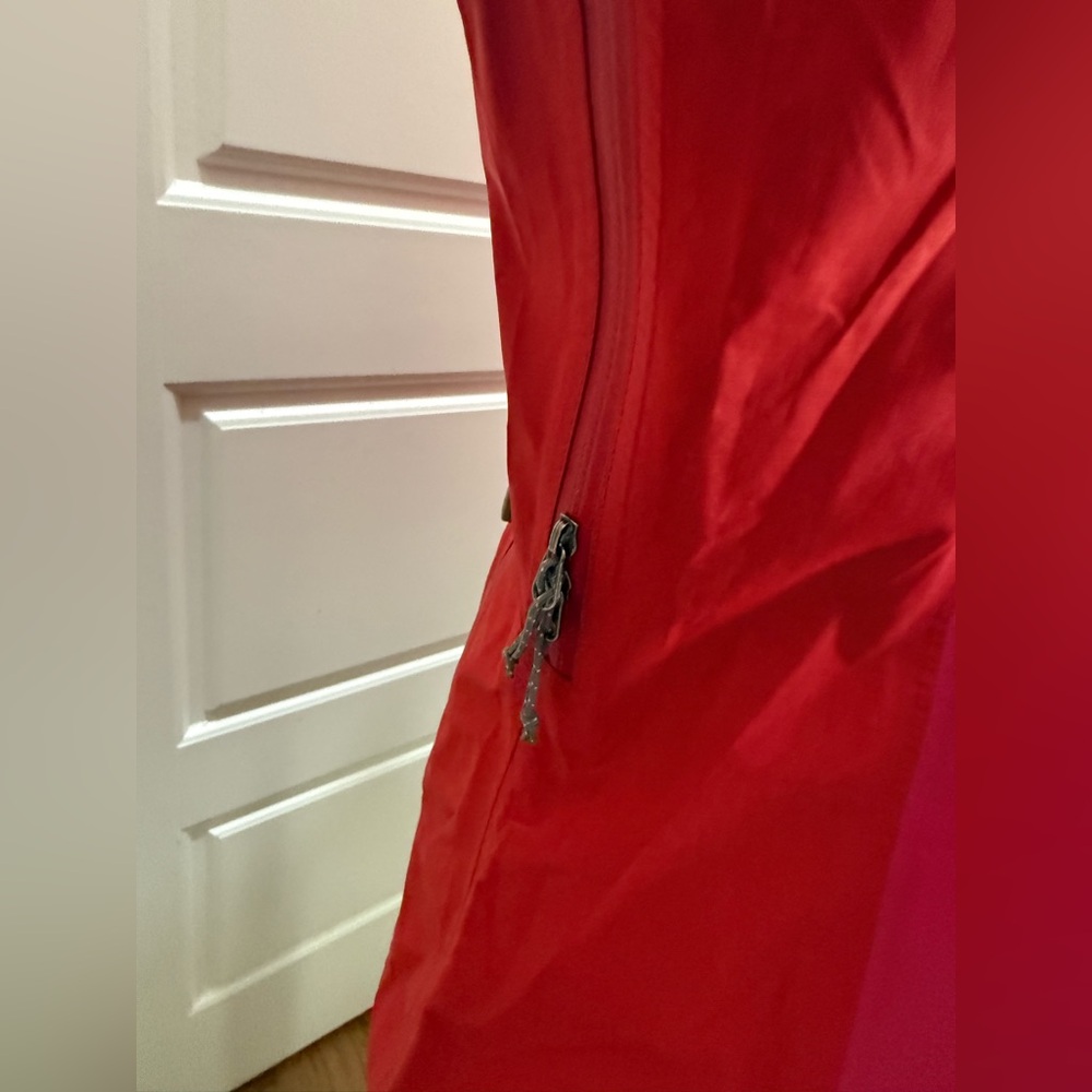 Patagonia Women’s Red Hooded Rain Jacket - Picture 10 of 12